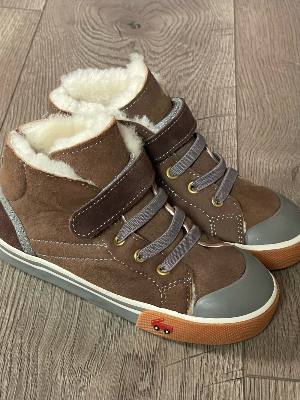 See Kai Run Devon Brown Suede Shearling Toddler Boy Size 12 Sneakers